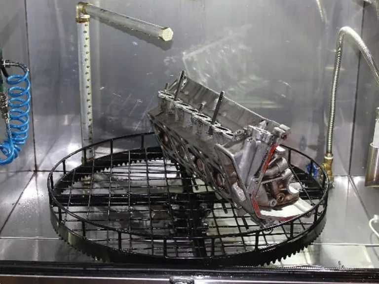 Поставка автоматической моечной машины для автокомпонентов